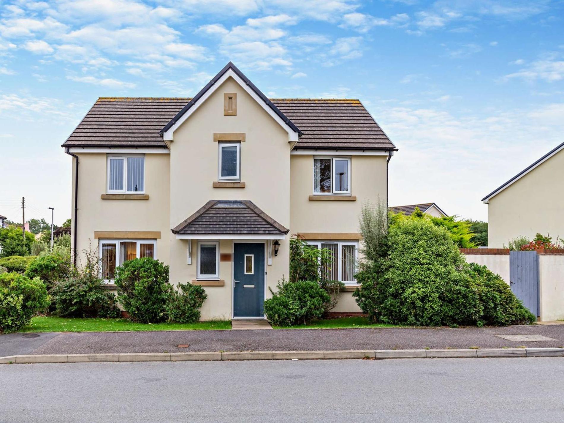 4 Bed In Westward Ho 85367 Holiday home *